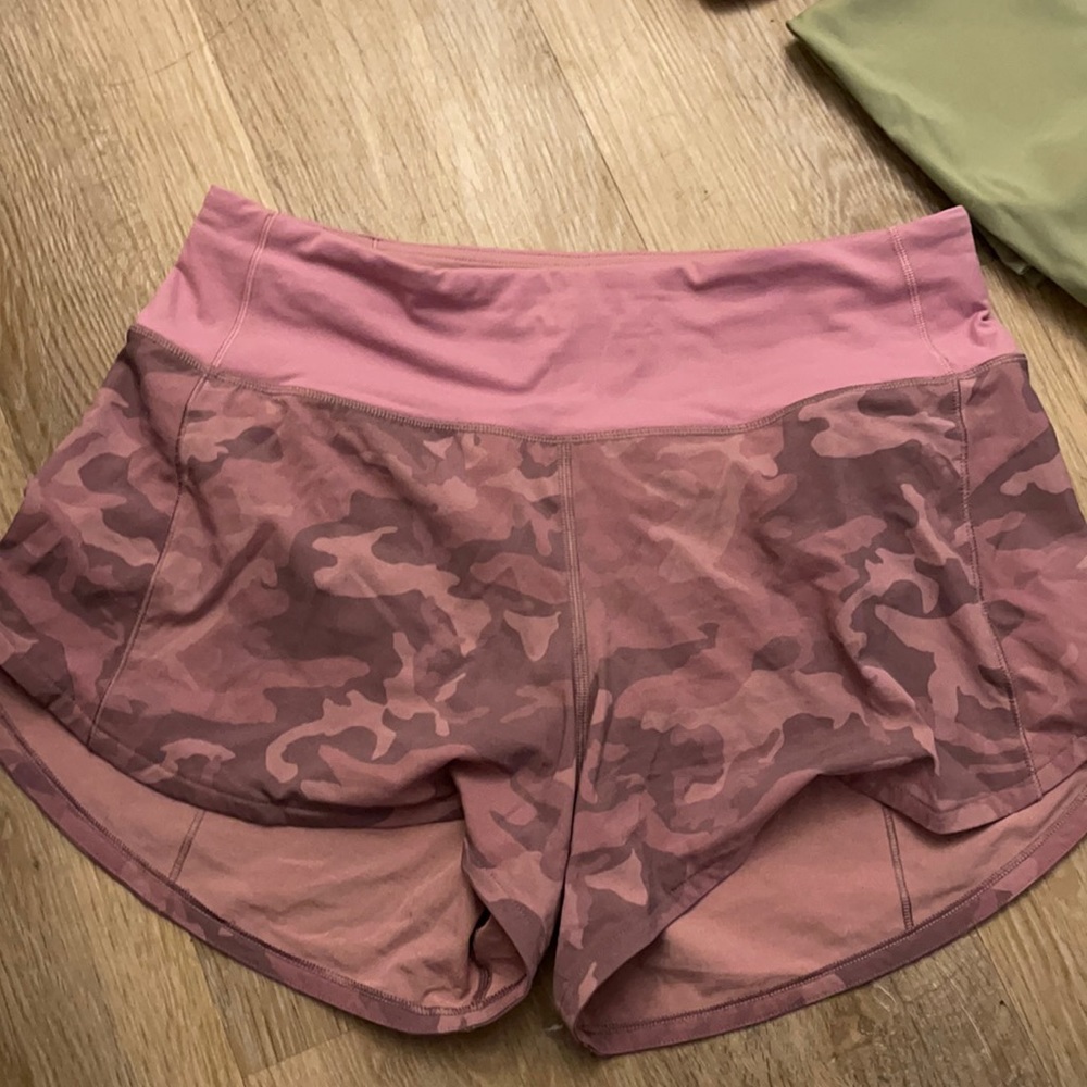 Pink camo speed up mid rise lined 4” shorts